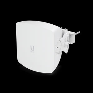 Ubiquiti Wave-AP: a 60GHz/5GHz access point with a 30-degree antenna, designed for wireless point-to-multipoint deployments. Includes POE injector.