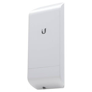 Ubiquiti NanoStation M2 Loco: Compact 2GHz 8dBi radio for wireless point-to-point, includes PoE injector. White casing.